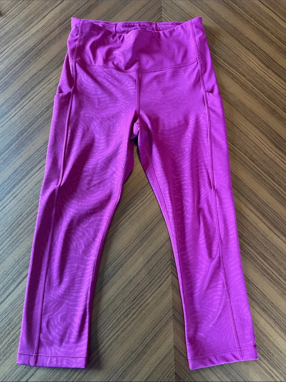 athleta ultimate stash pocket capri printed pink fuchsia size small
